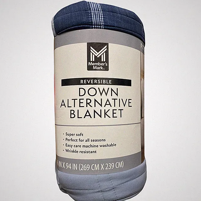 Member's Mark Super Soft Down Alternative Reversible Blanket, 106"x94" (Plaid